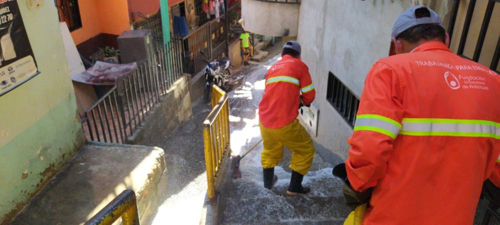 Jornada de limpieza y desinfección durante el quinto día de aislamiento obligatorio en Sinaí, Santa Cruz